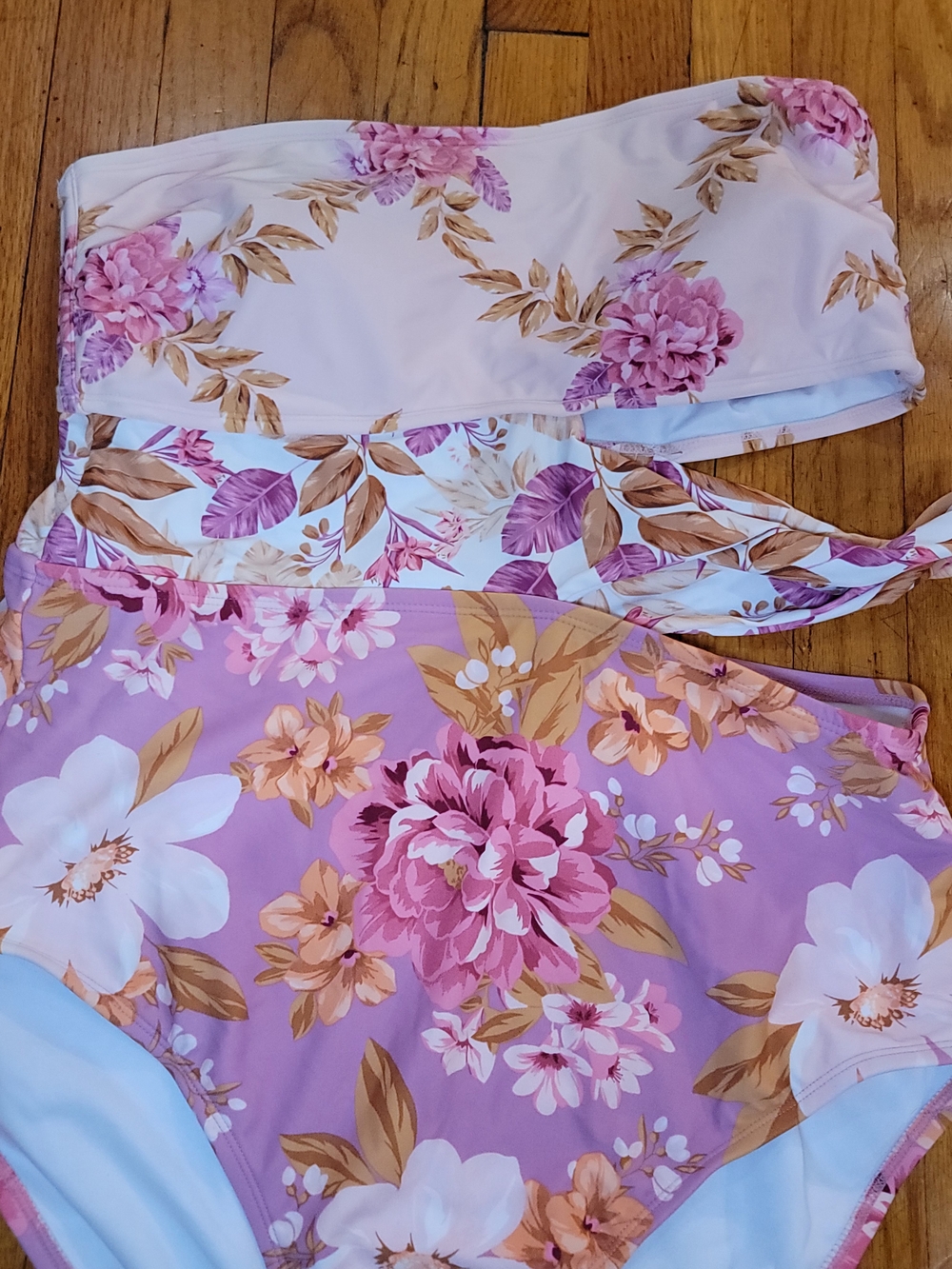 Women's swimsuit - Picture 2 of 3